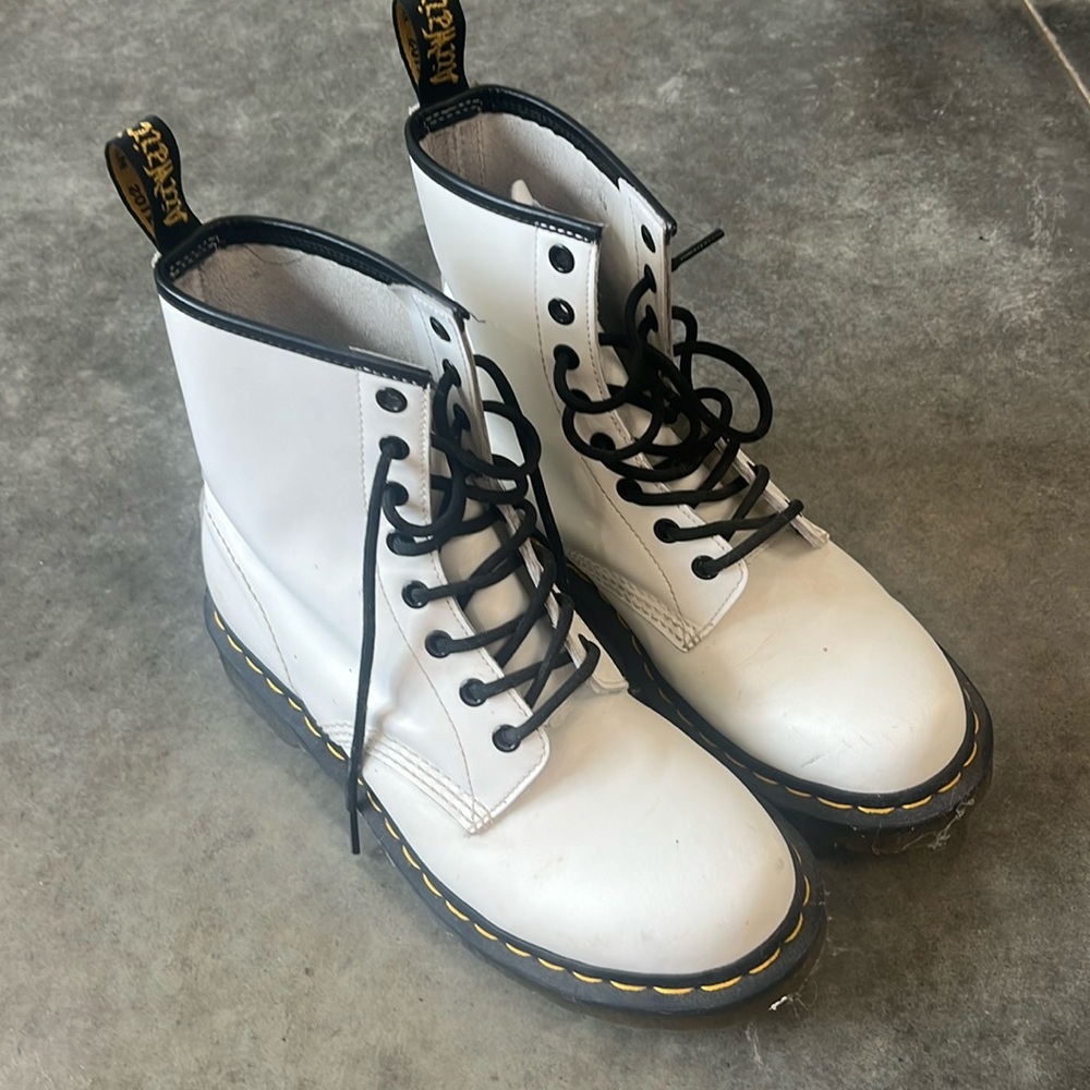 Women’s Doc Martens Size 6